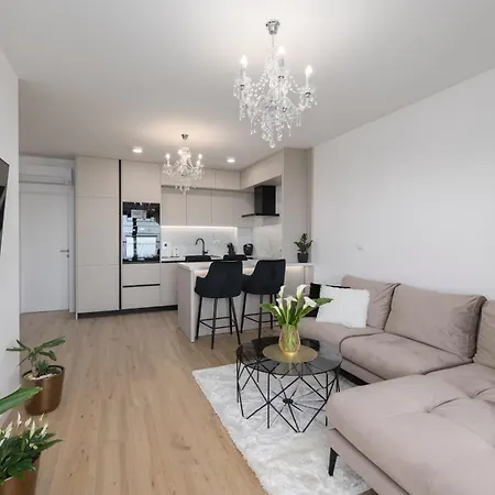 Mn Apartment *
